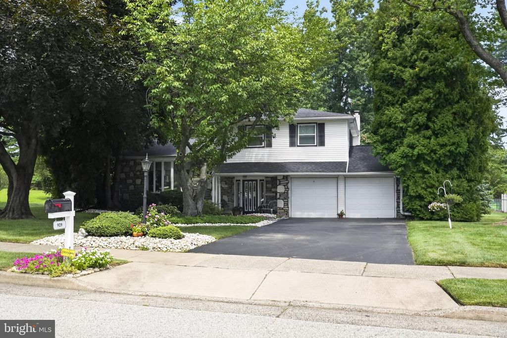 909 WARFIELD LN, HUNTINGDON VALLEY, PA 19006 — photo 2