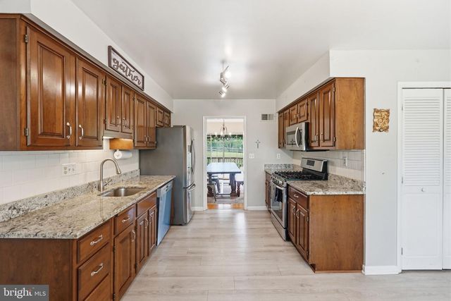 9809 SUNSET DR, Rockville, MD 20850