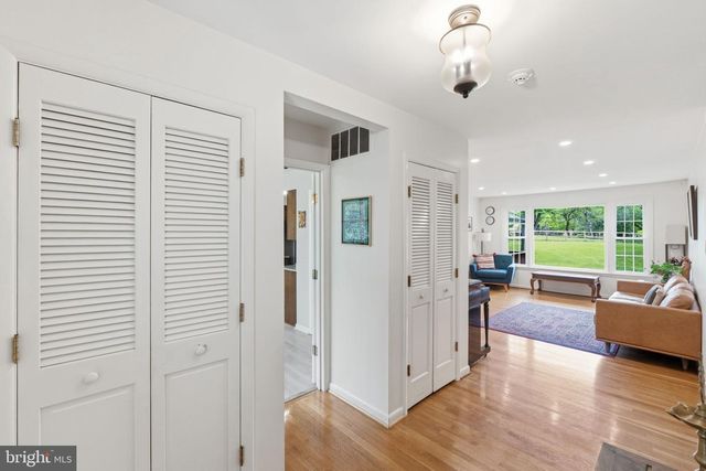 9809 SUNSET DR, Rockville, MD 20850