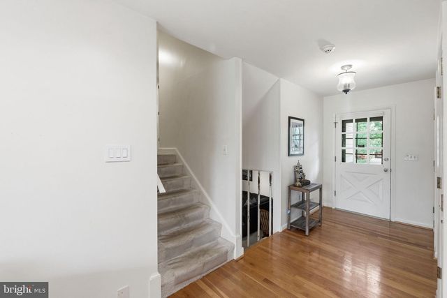 9809 SUNSET DR, Rockville, MD 20850