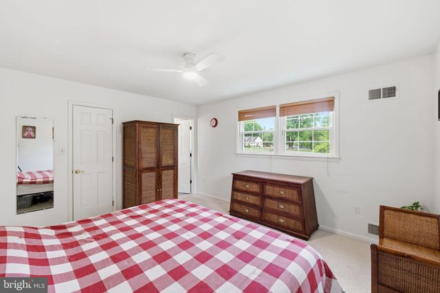 9809 SUNSET DR, Rockville, MD 20850
