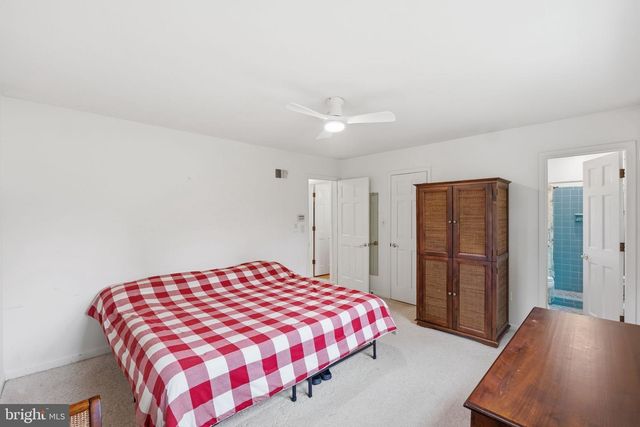 9809 SUNSET DR, Rockville, MD 20850