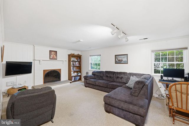 9809 SUNSET DR, Rockville, MD 20850