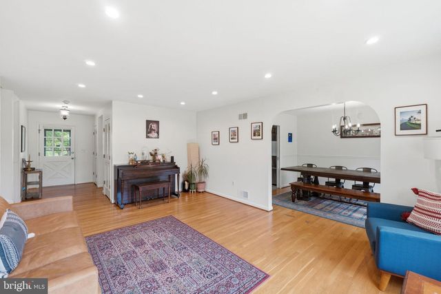 9809 SUNSET DR, Rockville, MD 20850