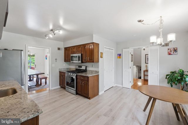 9809 SUNSET DR, Rockville, MD 20850
