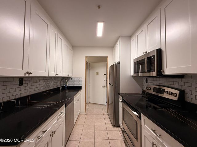 79 Overlook Way D, Manalapan, NJ 07726