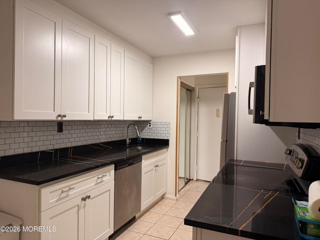 79 Overlook Way D, Manalapan, NJ 07726