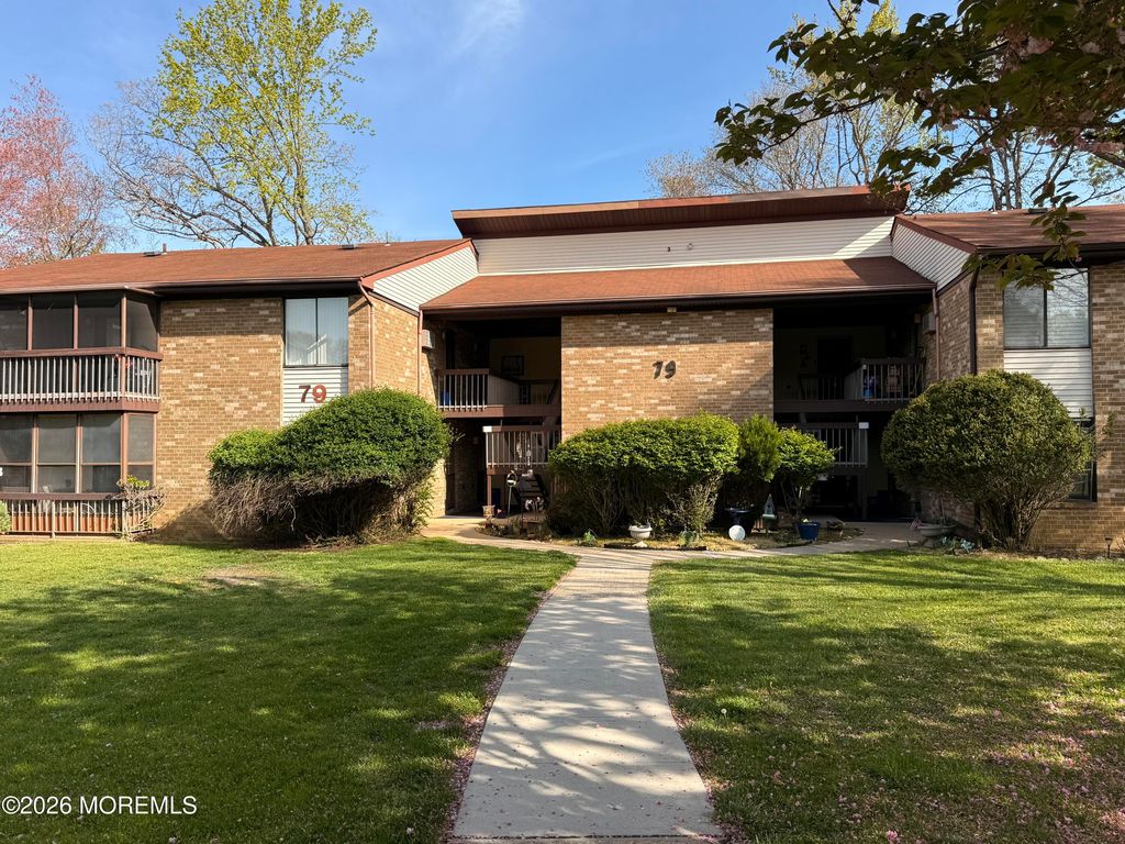 79 Overlook Way D, Manalapan, NJ 07726