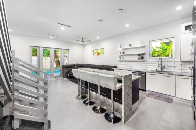 3067 Carter St, Miami, FL 33133