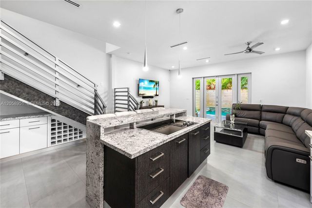3067 Carter St, Miami, FL 33133