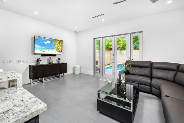 3067 Carter St, Miami, FL 33133