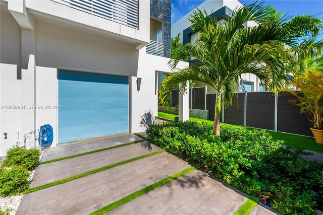 3067 Carter St, Miami, FL 33133