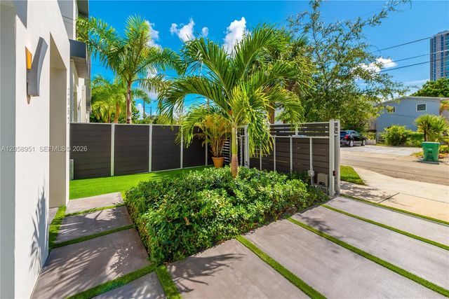 3067 Carter St, Miami, FL 33133
