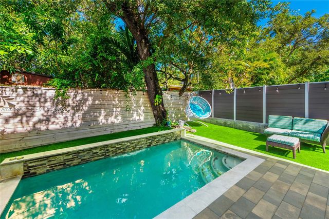 3067 Carter St, Miami, FL 33133