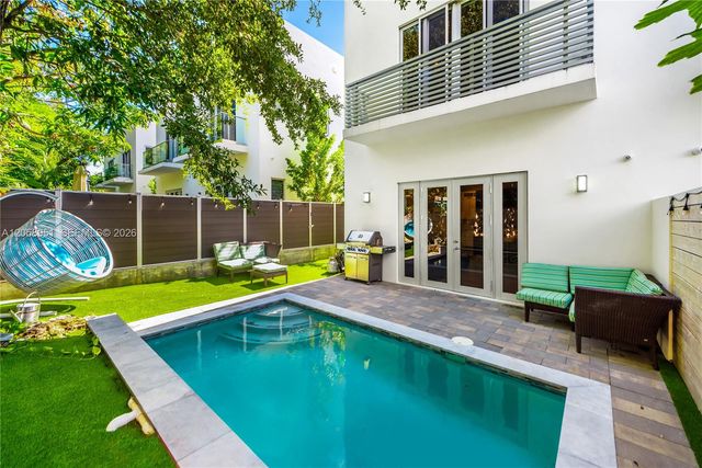 3067 Carter St, Miami, FL 33133