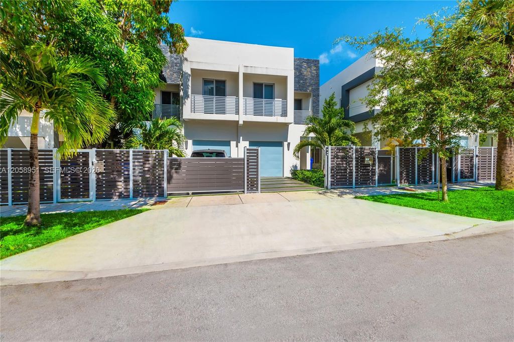 3067 Carter St, Miami, FL 33133