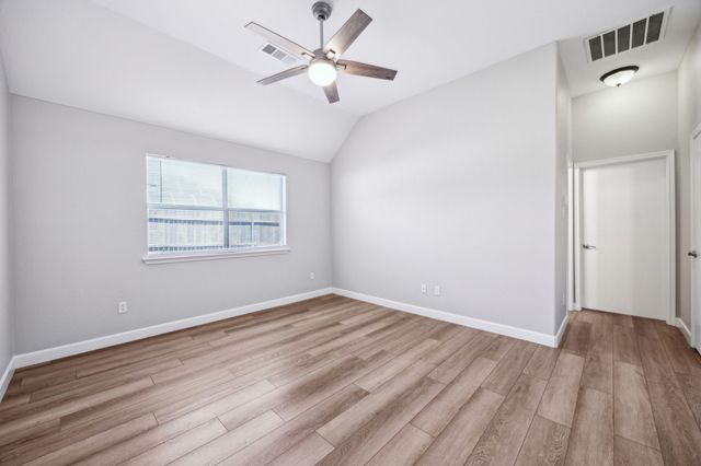 2801 Gardendale Drive, Fort Worth, TX 76120