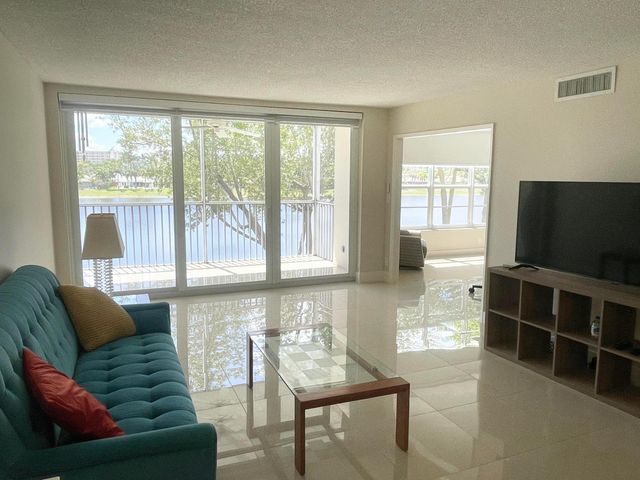 3100 N Course Lane 307, Pompano Beach, FL 33069