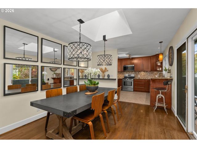 762 LAKE FOREST Dr, Lake Oswego, OR 97034