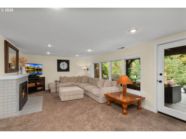 762 LAKE FOREST Dr, Lake Oswego, OR 97034