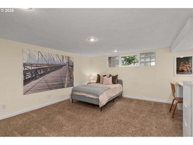 762 LAKE FOREST Dr, Lake Oswego, OR 97034