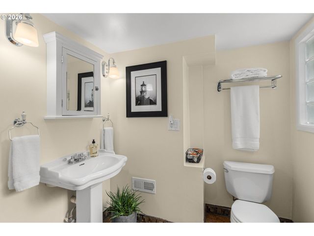 762 LAKE FOREST Dr, Lake Oswego, OR 97034