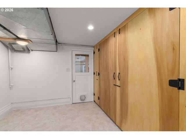 762 LAKE FOREST Dr, Lake Oswego, OR 97034