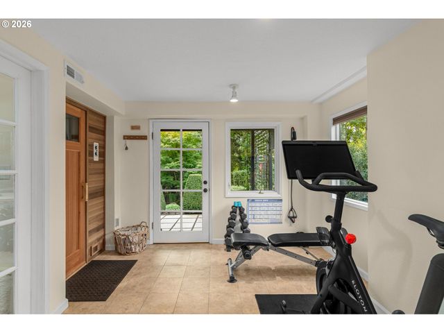 762 LAKE FOREST Dr, Lake Oswego, OR 97034