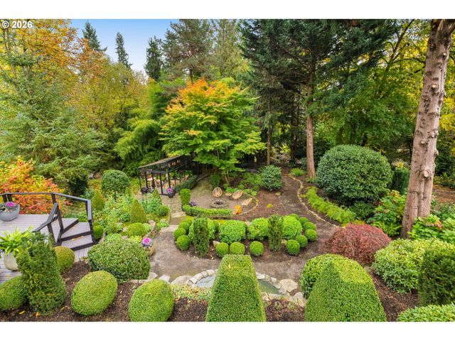 762 LAKE FOREST Dr, Lake Oswego, OR 97034