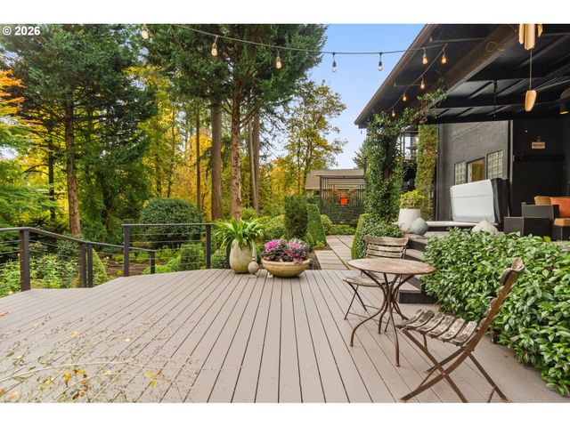 762 LAKE FOREST Dr, Lake Oswego, OR 97034