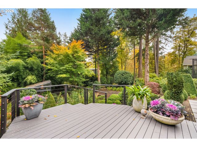 762 LAKE FOREST Dr, Lake Oswego, OR 97034