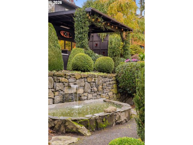 762 LAKE FOREST Dr, Lake Oswego, OR 97034