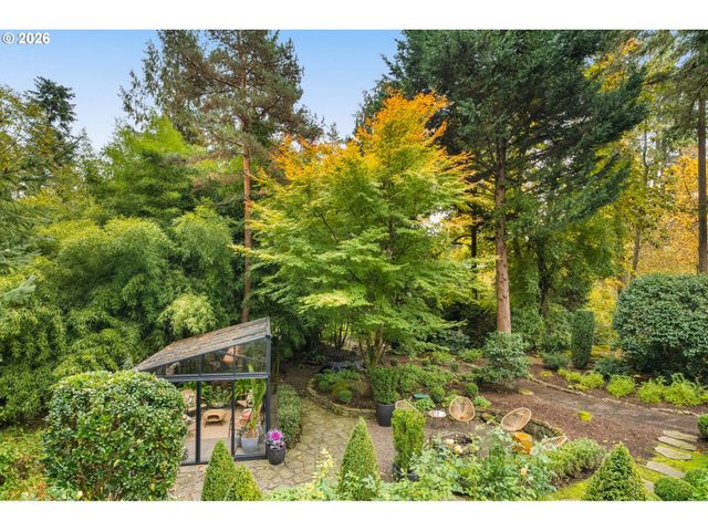 762 LAKE FOREST Dr, Lake Oswego, OR 97034