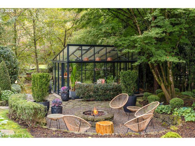 762 LAKE FOREST Dr, Lake Oswego, OR 97034