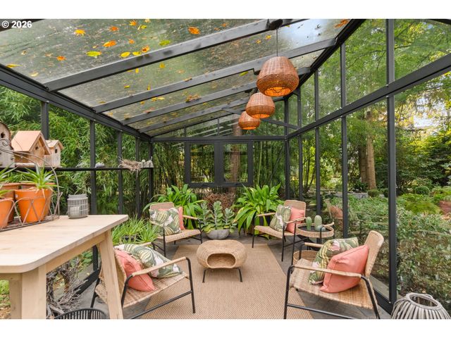 762 LAKE FOREST Dr, Lake Oswego, OR 97034