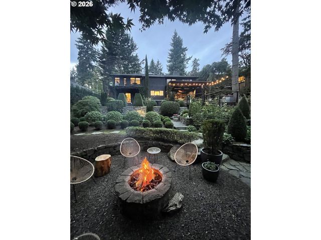 762 LAKE FOREST Dr, Lake Oswego, OR 97034