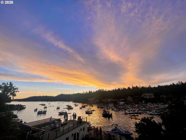 762 LAKE FOREST Dr, Lake Oswego, OR 97034