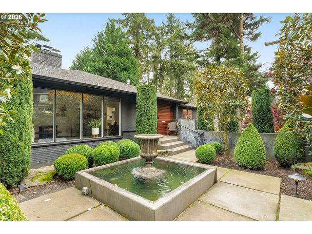 762 LAKE FOREST Dr, Lake Oswego, OR 97034