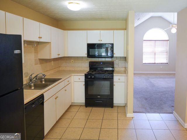 11036 Pebble Ridge Drive, Hampton, GA 30228