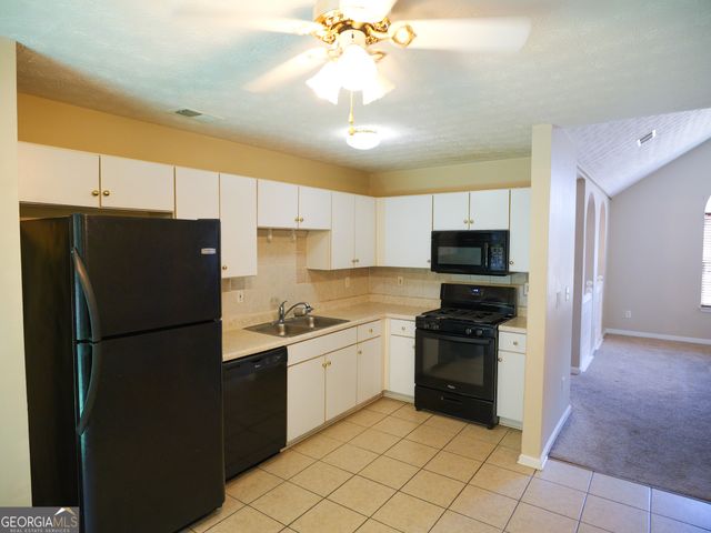 11036 Pebble Ridge Drive, Hampton, GA 30228