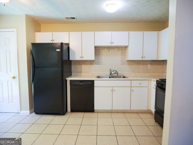 11036 Pebble Ridge Drive, Hampton, GA 30228