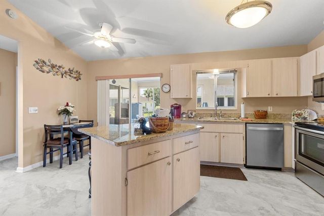 5076 NW 21ST LOOP, Ocala, FL 34482