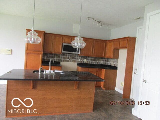 534 Greenwood Trace Drive, Whiteland, IN 46184