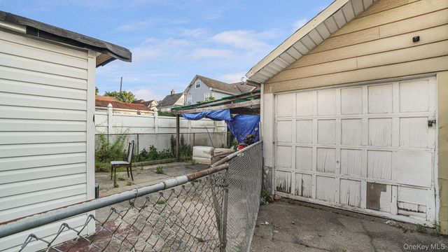 9520 127th Street, Richmond Hill, NY 11419