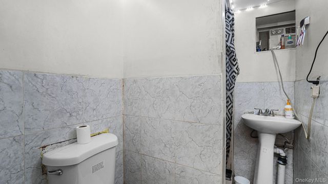 9520 127th Street, Richmond Hill, NY 11419