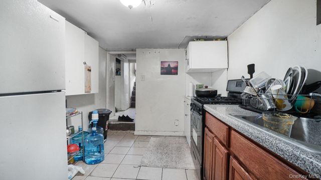 9520 127th Street, Richmond Hill, NY 11419