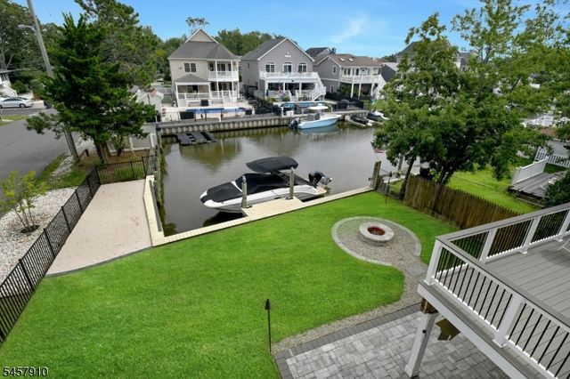 15 Starboard Ct, Brick Twp., NJ 08723