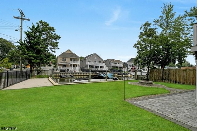 15 Starboard Ct, Brick Twp., NJ 08723