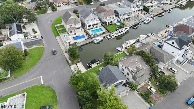 15 Starboard Ct, Brick Twp., NJ 08723