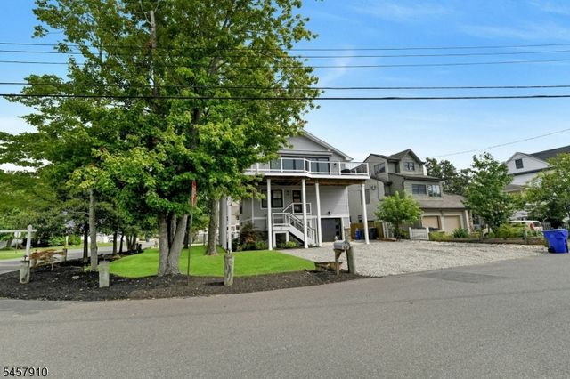 15 Starboard Ct, Brick Twp., NJ 08723